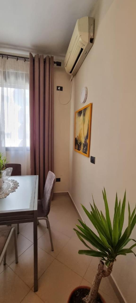Bora Home Albania Me Vetsherbim 24 Ore Prane Liqenit Tirana Esterno foto